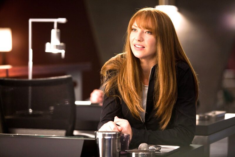 Eine Reihe von merkwürdigen Unfällen beschäftigt die Fringe Division der anderen Seite: Bolivia (Anna Torv) … – Bild: Warner TV Serie