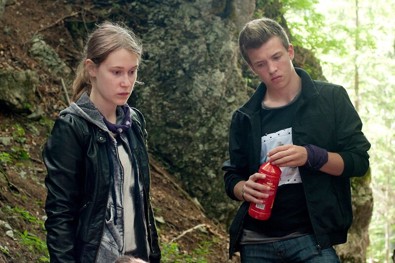 Flora Fee (Naya), Merlin Gmeiner (Spider). – Bild: ORF 1