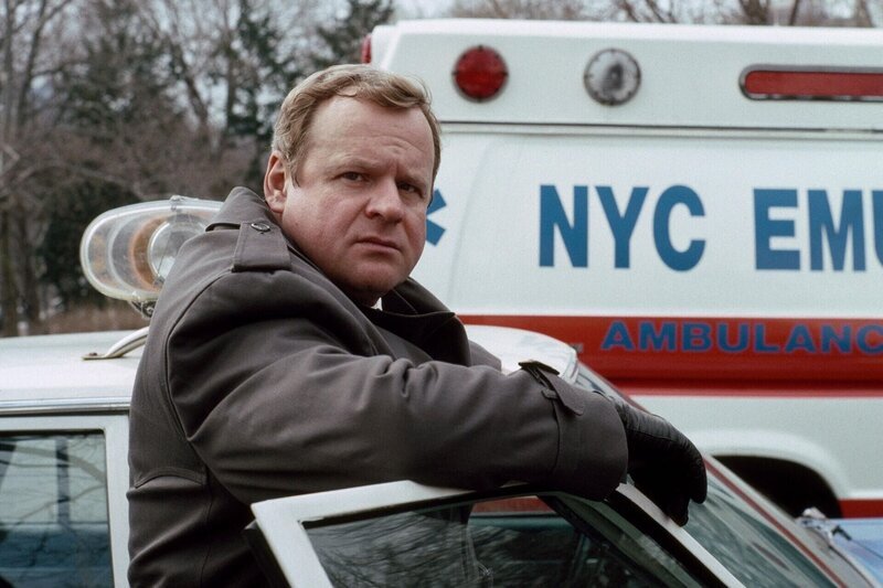 LAW & ORDER -- „By Hooker, by Crook“ Episode 7 -- Aired 11/​13/​90 -- Pictured: George Dzundza as Det. Sgt. Maxwell „Max“ Greevey -- Photo by: Al Levine/​NBCU Photo Bank – Bild: RTL /​ © NBC Universal