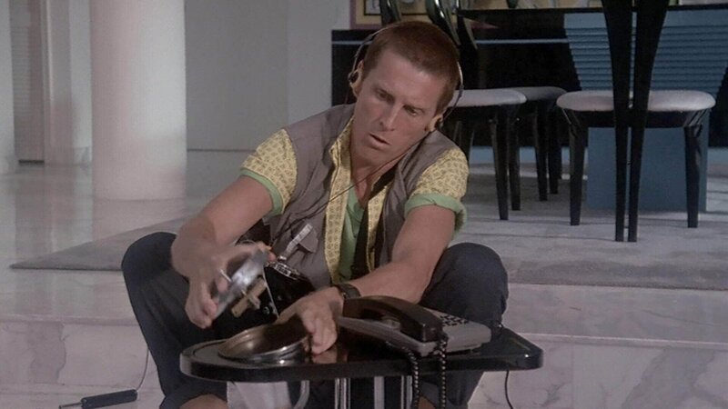 Nach einer wilden Verfolgungsjagd auf der Autobahn schafft es Semir, den Transporter mit den Gangstern zu stoppen … – Bild: TVNOW