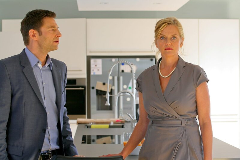 L-R: Sven Hansen (Igor Jeftic) und Anette Glas (Annette Wunsch). – Bild: ZDF/​Bavaria Fernsehprod./​Christian A. Rieger