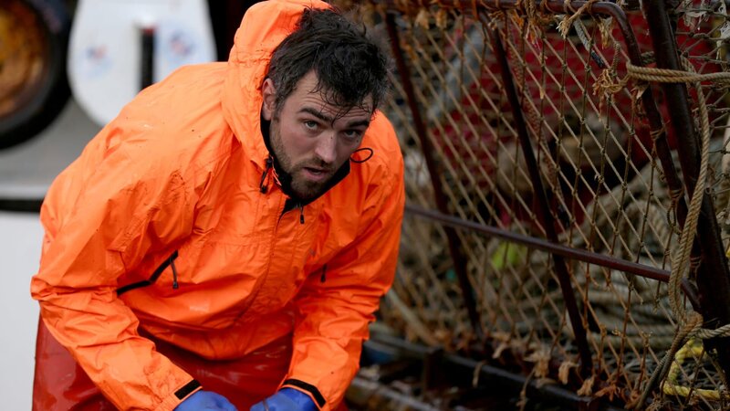 Cape Caution deckhand Zack Larson working on deck. – Bild: Discovery Communications