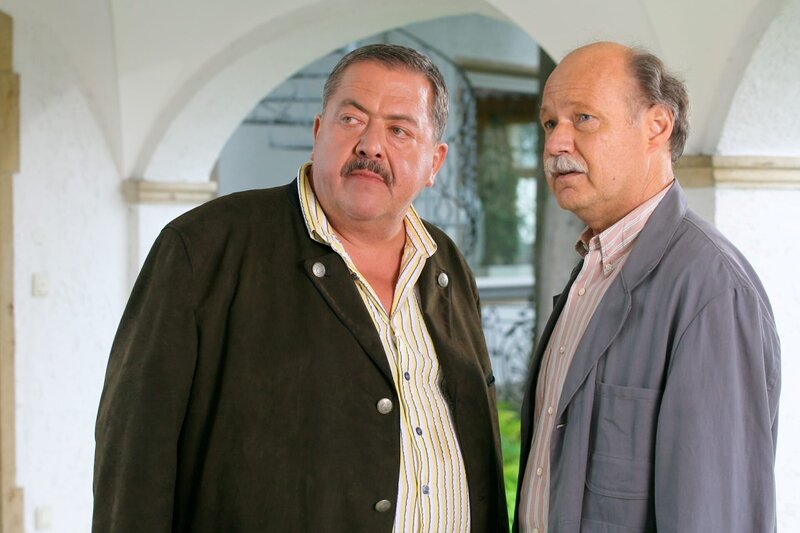 L-R: Korbinian Hofer (Joseph Hannesschläger) and Josef Kastenmüller (Horst Schaschke) – Bild: ZDF/​Bavaria Fernsehprod./​Christian A. Rieger