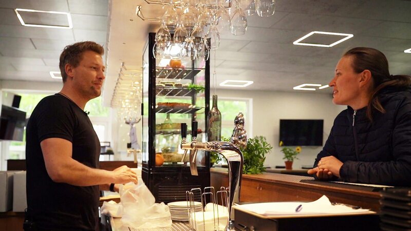 Maximilian (l.) – Bild: Warner Bros. Discovery