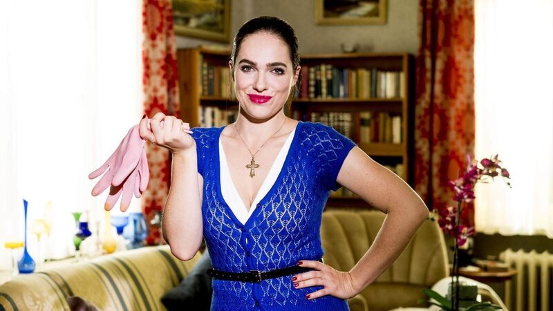 Verena Altenberger ist Magda – Bild: RTL /​ Gordon Muehle