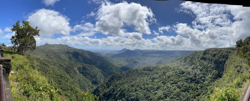 Der „Piton de la Petite Rivière Noire“ ist der höchste Berg der Insel Mauritius und spielt als solcher wohl auch eine wichtige Rolle im Kryptogramm. – Bild: ZDF