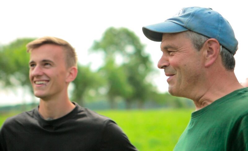 Wolfgang Dürr (re.) mit Sohn. – Bild: SWR