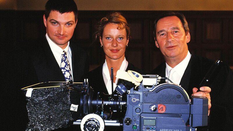 Oberstaatsanwalt Gerhart Lotze (Henry van Lyck, re.), Staatsanwältin Charlotte Glaser (Britta Schmeling) und Verteidiger (Stefan Jürgens, Comedian aus „RTL Samstag Nacht“ in einer Gastrolle). – Bild: MG RTL D