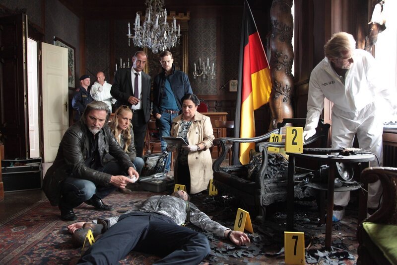 Stefan Jürgens (Carl Ribarski), Lilian Klebow (Penny Lanz), Dietrich Siegl (Oberst Dirnberger), Michael Steinocher (Simon Steininger),  Maria Happel (Dr. Franziska Beck). – Bild: ORF 1