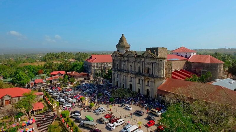 Die St. Martin-Basilika in der Stadt Taal ist die größte Kirche Asiens. – Bild: ZDF und NDR/​Andreas Nebeling.