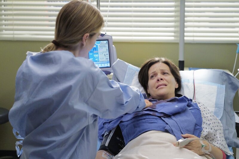Kann Meredith (Ellen Pompeo, l.) das Leben von Daphne (Meredith Salenger, r.) retten? Ein Wettlauf gegen die Zeit beginnt … – Bild: American Broadcasting Companies, Inc. /​ Tony Rivetti