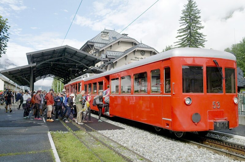 Seit 1909 bringt ein Zug Touristen von Chamonix zum Gletscher Mer de Glace. – Bild: MoersMedia Seit 1909 bringt ein Zug Touristen von Chamonix zum Gletscher Mer de Glace. – Bild: MoersMedia