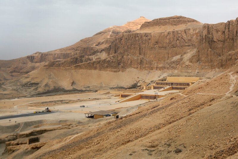 Der Totentempel der Hatschepsut: Die Pharaonin ist eine der wenigen weiblichen Herrscherinnen des Alten Ägypten. – Bild: Copyright © The National Geographic Channel.