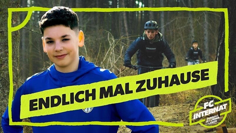 Tamiano besucht das Fußballinternat des FC Carl Zeiss Jena. – Bild: KiKA/​hr/​MDR/​rbb/​SWR/​Radio Bremen/​Tobias Schütze