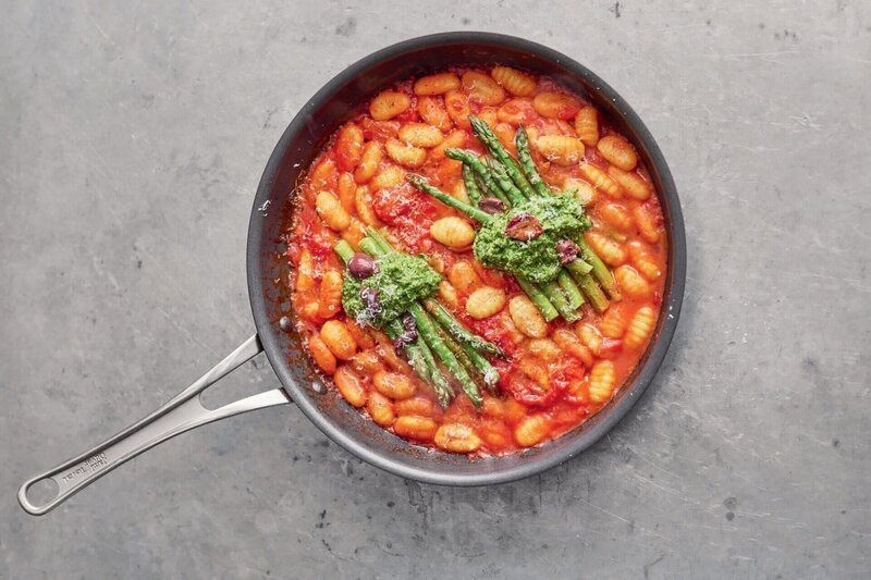 Tomaten Gnocchis +++ – Bild: RTL /​ ©2022 Jamie Oliver Enterprises Ltd