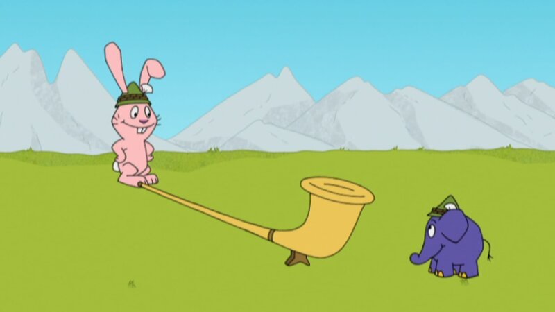 Hase und Elefant spielen ein Alpenhorn. – Bild: WDR