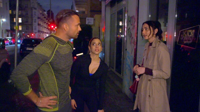 Mike will Milla zurück – doch als Valentina beim Joggen auf Sara trifft, erkennt sie Mikes Geheimnis. Der Seitensprung mit Sara steht plötzlich im Raum. Mike versucht sich einzureden, dass für ihn nur Milla zählt. Macht er sich etwas vor? – Bild: RTLZWEI
