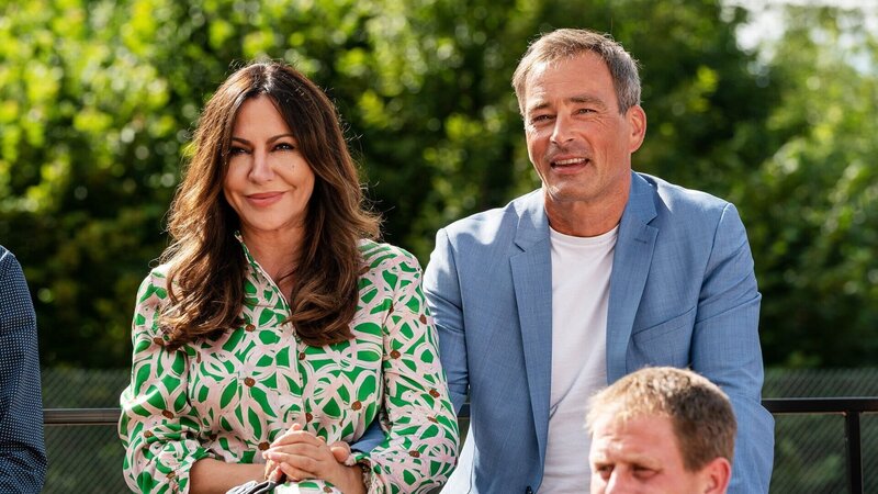 Frühling – Alte Gespenster Katja und Tom verstehen sich immer besser: Simone Thomalla als Katja Baumann, Jan Sosniok als Dr. Tom Kleinke – Bild: SRF/​ZDF/​Marc Reimann