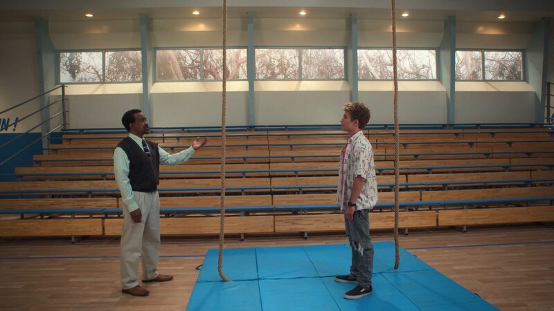 John Glascott (Tim Meadows, l.); Adam Goldberg (Sean Giambrone, r.) – Bild: Sony Pictures Entertainment