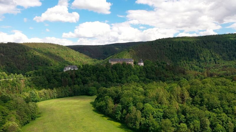Das Schwarzburger Schloss. Fast trotzig hat es die Zeiten überdauert. – Bild: MDR