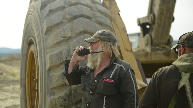 Tony Beets radoing, stood in front of excavator. – Bild: Discovery Communications, LLC