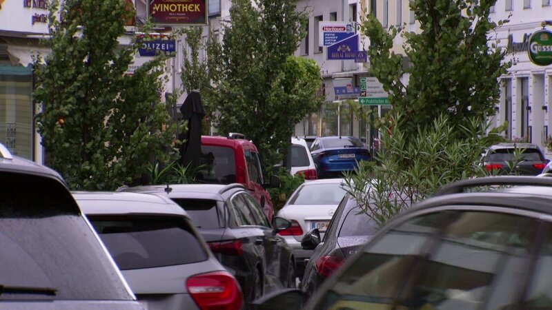 Verkehr in Oberpullendorf. – Bild: ZDF und ORF