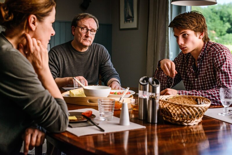 Hella Christensen (Barbara Auer), Simon Kessler (Heino Ferch), Mareike Thiel (Anna Unterberger), Uwe Hahn (Gustav Peter Wöhler), Lars von Ahnefeld (Johann von Bülow), Silke Broder (Anja Kling), Hauke Broder (Jörg Schüttauf) und Torben Broder (Hinnerk Schönemann). – Bild: ZDF und Stefan Erhard