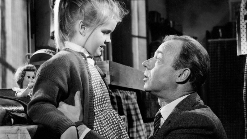 Es geschah am hellichten Tag Der Köder: Anita von Ow als Annemarie Heller, Heinz Rühmann als Kommissar Matthäi Copyright: SRF/Praesens-Film – Bild: SRF/Praesens-Film Es geschah am hellichten Tag Der Köder: Anita von Ow als Annemarie Heller, Heinz Rühmann als Kommissar Matthäi Copyright: SRF/Praesens-Film – Bild: SRF/Praesens-Film
