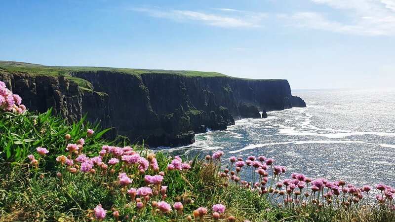 Irischer Kompass – Die vier Seiten Irlands neu entdeckt Der einsame Norden Küstenlandschaft Norden Irland – Bild: SRF/​Autentic