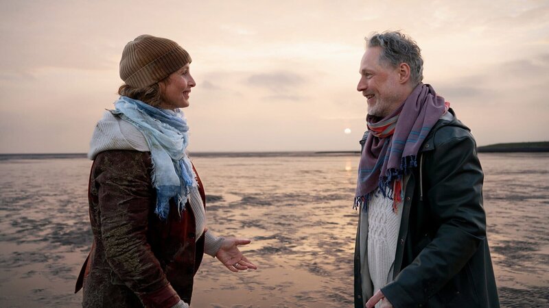 Schmetterlinge im Bauch: Lara Joy Körner als Antonia, Jörn Knebel als Tjärk – Bild: SRF/​ZDF/​Georges Pauly