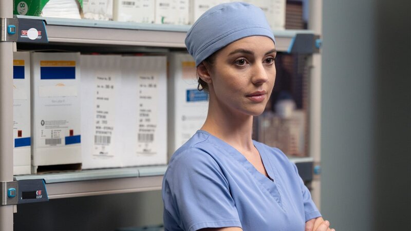 Kurze Pause zum Nachdenken: Adelaide Kane als Dr. Jules Millin – Bild: SRF/​Disney