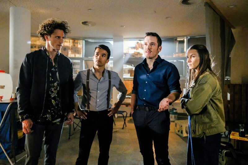 L-R: Marc Sanchez (Benedikt Steiner), Akil Tenaris (Bagher Ahmadi), Marius Schreiber (Felix Kreutzer), Hanna Burger (Maya Unger). – Bild: ORF/​MR Film/​Petro Domenigg