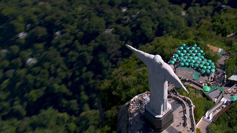Die berühmte Statue Cristo Redentor ist rund 30 Meter hoch und steht auf dem Berg Corcovado. – Bild: Skyworks /​ ZDF