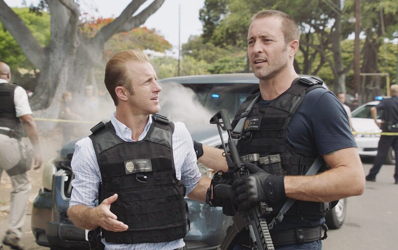 Danny Williams (Scott Caan, l.); Steve McGarrett (Alex O’Loughlin, r.) – Bild: CBS Broadcasting, Inc.