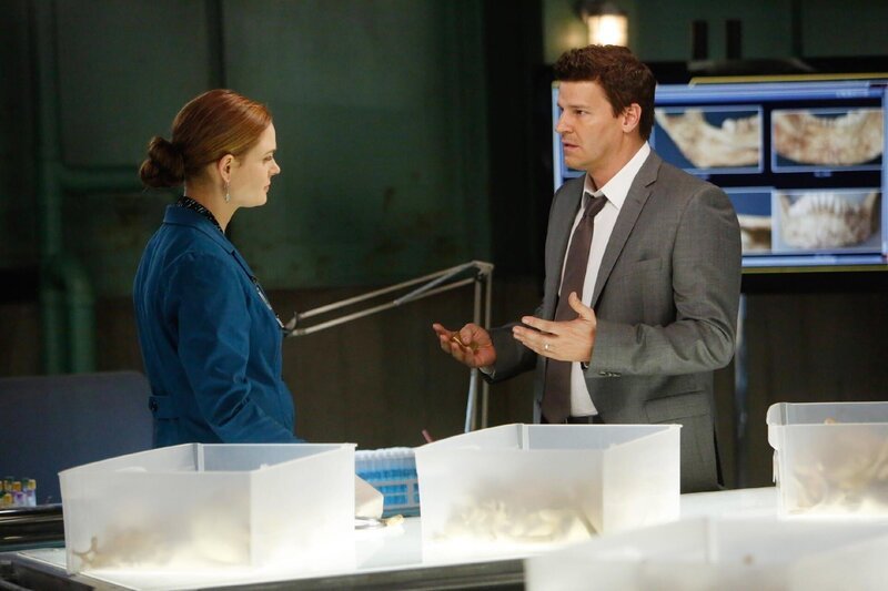 Brennan (Emily Deschanel) und Booth (David Boreanaz) – Bild: TVNOW /​ FOX