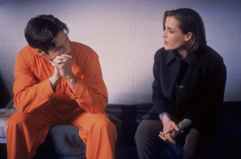 Fox Mulder (David Duchovny, l.); Dana Scully (Gillian Anderson, r.) – Bild: Twentieth Century Fox Film Corporation