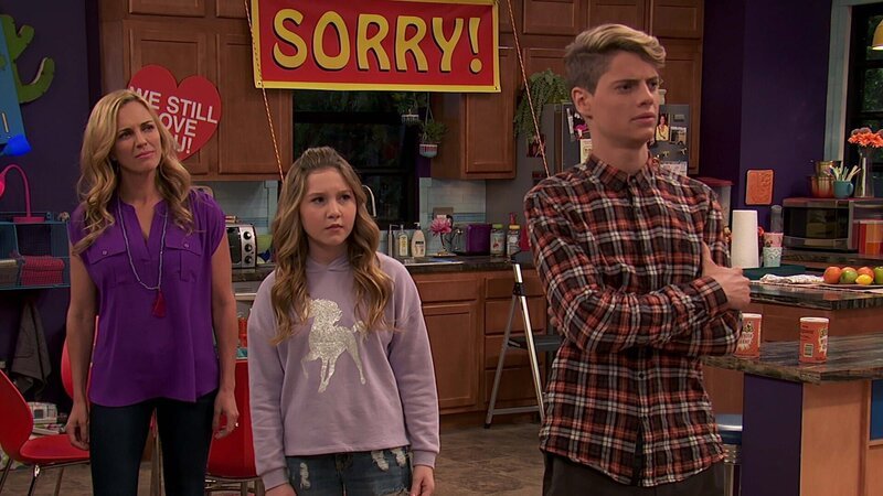 Kris Hart (Kelly Sullivan),Piper Hart (Ella Anderson), Henry Hart (Jace Norman) – Bild: ViacomCBS