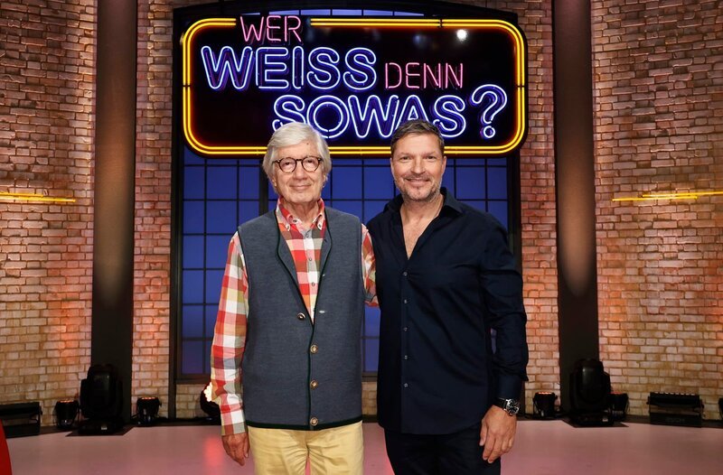 Treten bei „Wer weiß denn sowas?“ als Kandidaten an: Schauspieler Christian Wolff (l.) und der Schauspieler Hardy Krüger Jr. (r.). – Bild: ARD/​Morris Mac Matzen
