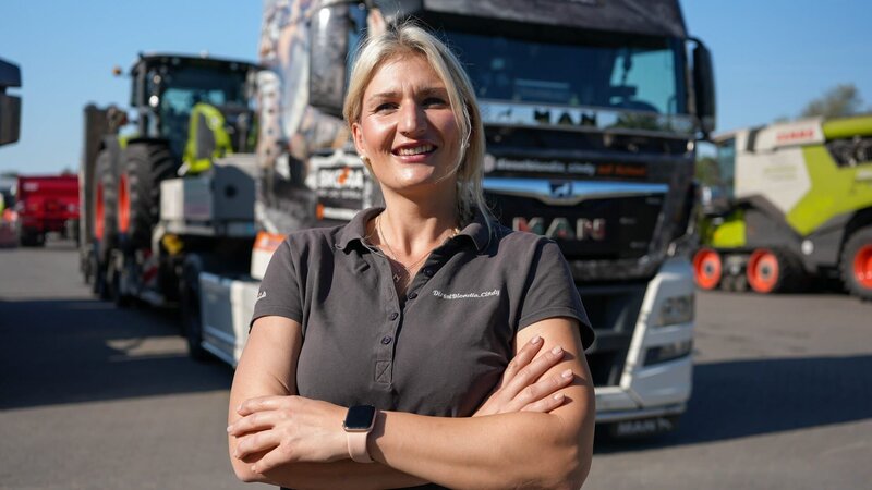 Cindy arms crossed in front of her truck – Bild: Warner Bros. Discovery