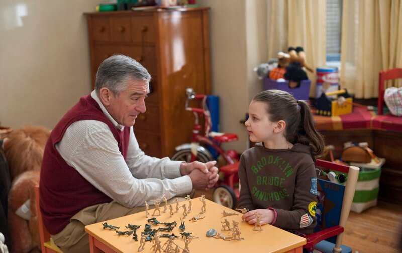 Robert de Niro, Daisy Tahan – Bild: (current year) UNIVERSAL STUDIOS and DW Studios LLC Robert de Niro, Daisy Tahan – Bild: (current year) UNIVERSAL STUDIOS and DW Studios LLC