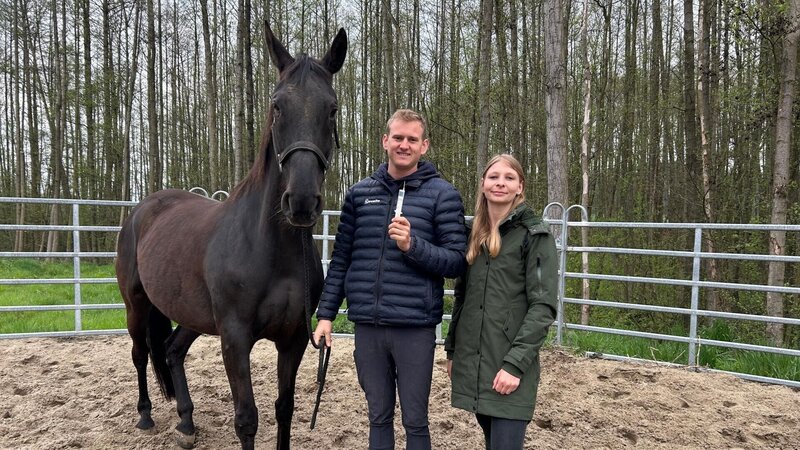 Matthes Röckener und Chantal mit Malou – Bild: RTL /​ Docma TV /​ Araber unter Strom