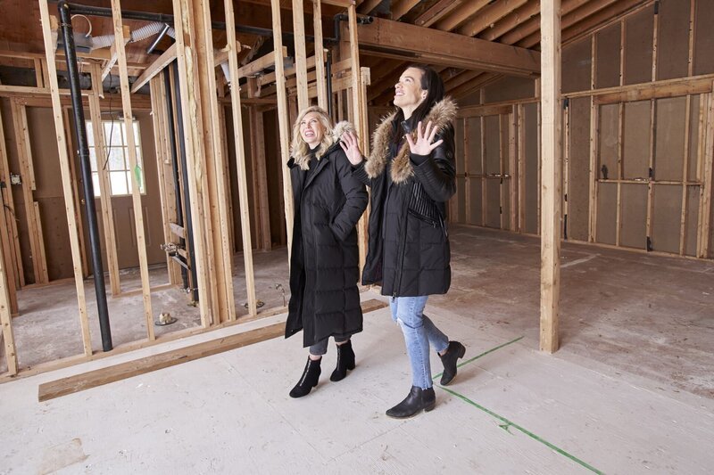 April Brown (l.); Sarah Sklash (r.) – Bild: Boat Rocker Rights /​ Geoff George