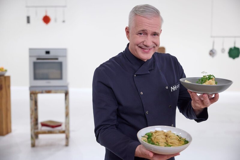 Alexander Herrmann im Studio. – Bild: BR /​ BR/​Martina Bogdahn