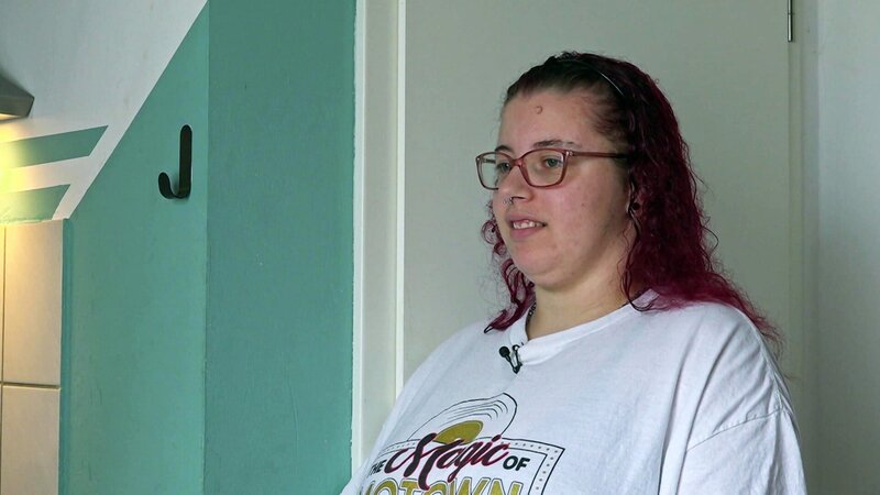 Leann erlebt eine Überraschung, denn Opa Bobby aus Iowa möchte zu Weihnachten zu Besuch kommen.. – Bild: RTLZWEI