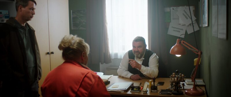 Wer gräbt den Bestatter ein? – Bild: Lukas Nicolaus /​ Schmidbauer-Film