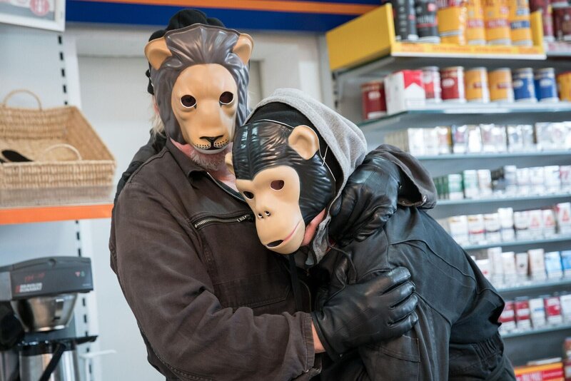 Andreas Seiler (Arved Birnbaum, l.) und Marvin Seiler (Loris Kubeng, r.). – Bild: ZDF /​ Uwe Frauendorf