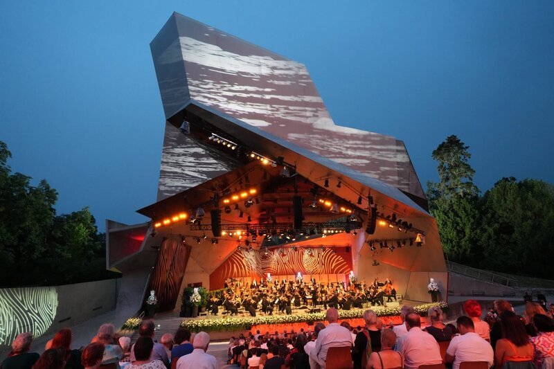 die Sommernachtsgala im Wolkenturm in Grafenegg. – Bild: ORF/Roman Zach-Kiesling die Sommernachtsgala im Wolkenturm in Grafenegg. – Bild: ORF/Roman Zach-Kiesling