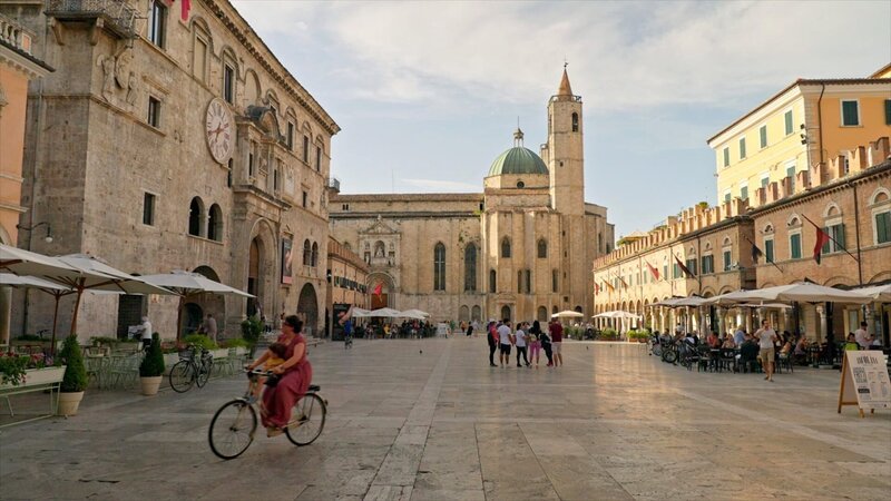 Ascoli Piceno ist das quirlige Zentrum der südlichen Marken. – Bild: ORF/​Autentic/​Thomas Bresinsky /​ doc.station GmbH