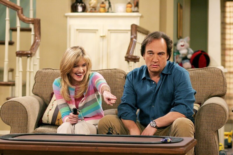 Friend“ – Andy starts to play chess with Ryan on a regular basis and a jealous Jim assumes Andy is no longer his best friend, on „According to Jim“ TUESDAY, MARCH 21 (8:00⁠–⁠8:30 p.m., ET), on the ABC Television Network. (ABC/​MICHAEL ANSELL) COURTNEY THORNE-SMITH, JIM BELUSHI – Bild: Disney /​ © 2013 The Walt Disney Company Germany