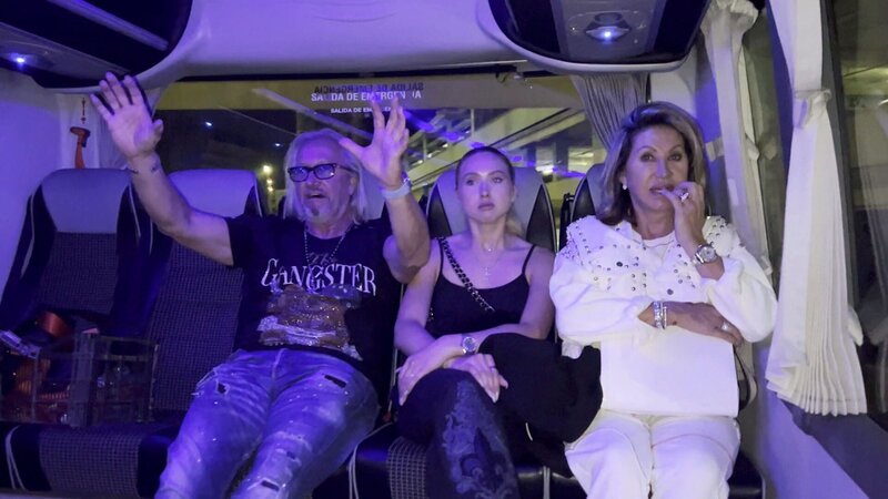 Die Geissens besuchen Oma und Opa mit dem Boot in ihrem Wohnort Spanien. Die Großeltern waren das letzte Mal vor über 10 Jahren auf dem Boot. Vor der Reise, will Robert die Bäume auf seinem neuen Grundstück in Südfrankreich schneiden. – Bild: RTLZWEI